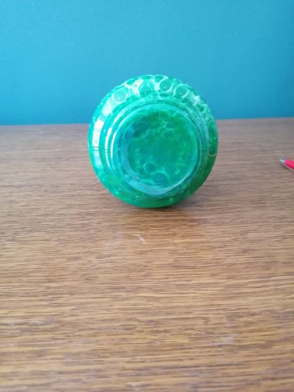 zöld kerámia váza, dekoráció yupie