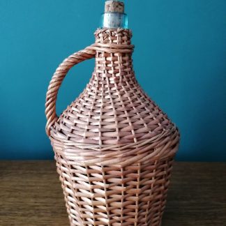 rattan fonott demizson borok tárolására praktikus kényelmes yupie