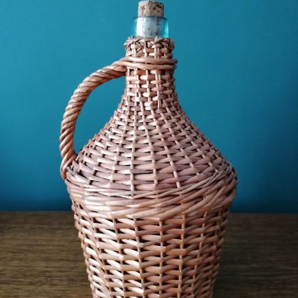 rattan fonott demizson borok tárolására praktikus kényelmes yupie