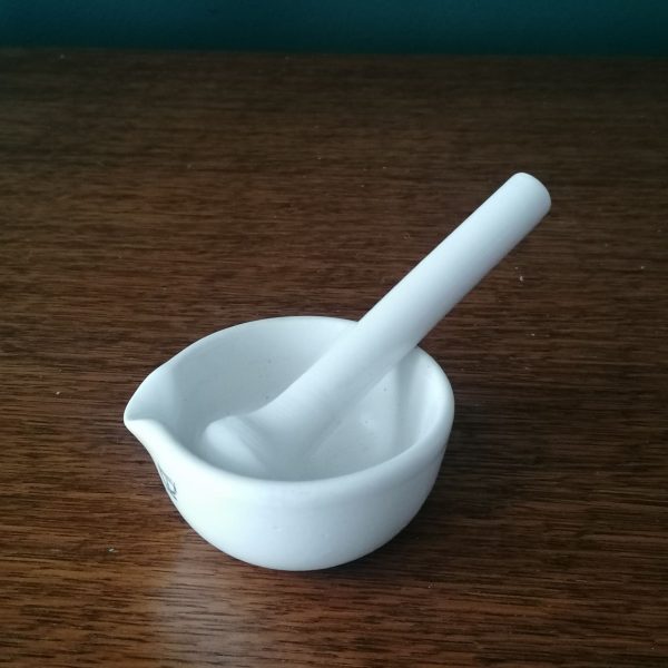 Fehér porcelán mozsár, háztartási cikkek, konyhai eszközök, yupie