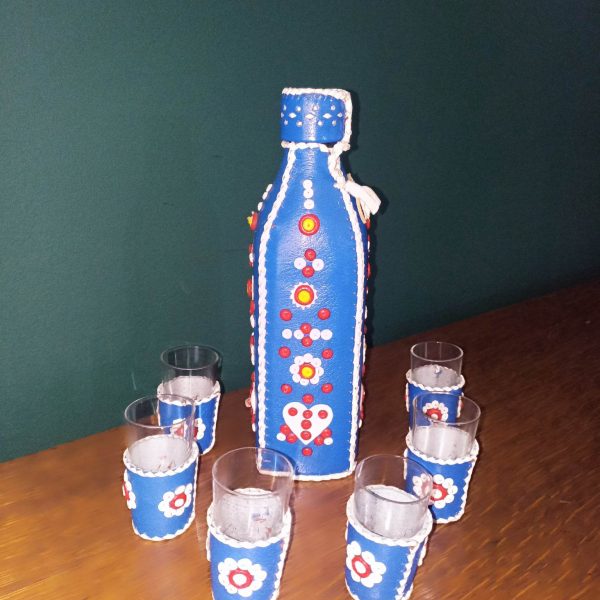 Pálinkás üveg és pohár készlet bőr díszítéssel, háztartási cikkek, konyhai eszközök, yupie