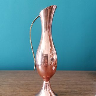 réz színű váza elegáns dekoráció virágoknak yupie