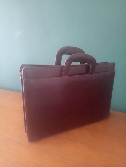 barba bőr aktatáska elegáns egyedi üzletember ajándék jó választás tárgyalás yupie.app
