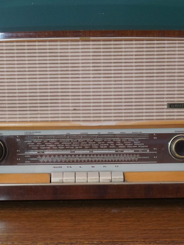 Vintage Grundig 2440 asztali rádió, elektronika, régiségek, yupie