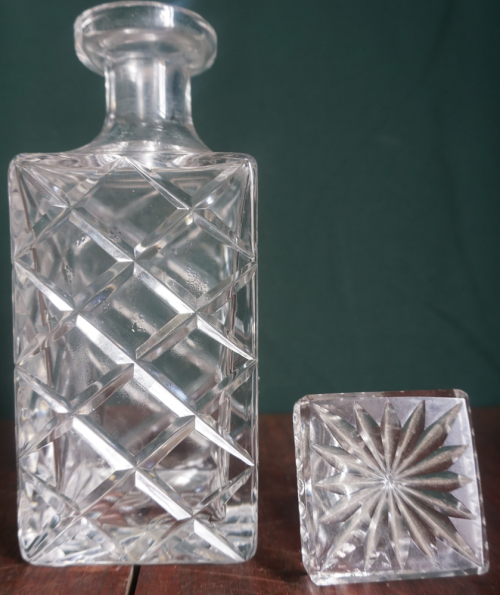 Kristály whiskys üveg dugóval, háztartási cikkek, konyhai eszközök