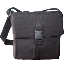 fekete férfi válltáska praktikus mindennapi táska elegáns városi használatra