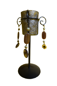 fekete fém díszített gyertyatartó elegáns lakásdekoráció hangulatvilágításhoz