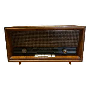 Carmen 3 retró asztali rádió fa burkolattal, vintage analóg modell – működése átvizsgálásra szorul