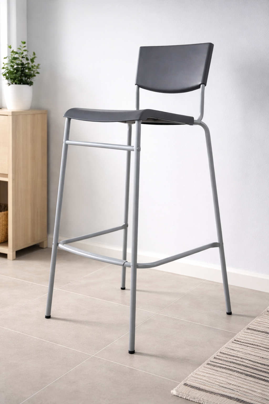 IKEA STIG 74 cm magas bárszék háttámlával, szürke ülőfelülettel és fém vázzal