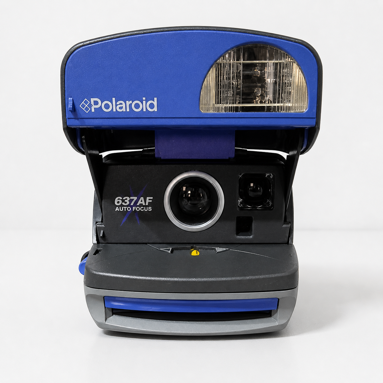 Polaroid 637AF instant kamera Polaroid 637AF instant kamera autofókusszal elölnézetből