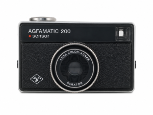 Agfa Agfamatic 200 Sensor vintage filmes fényképezőgép fehér háttéren