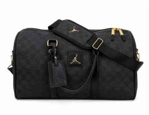 Jordan 23 monogramos utazótáska fekete színben vállpánttal és arany színű fém kiegészítőkkel