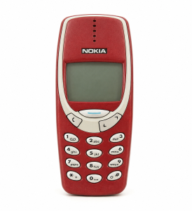 Eredeti Nokia 3310 piros mobiltelefon fehér háttéren