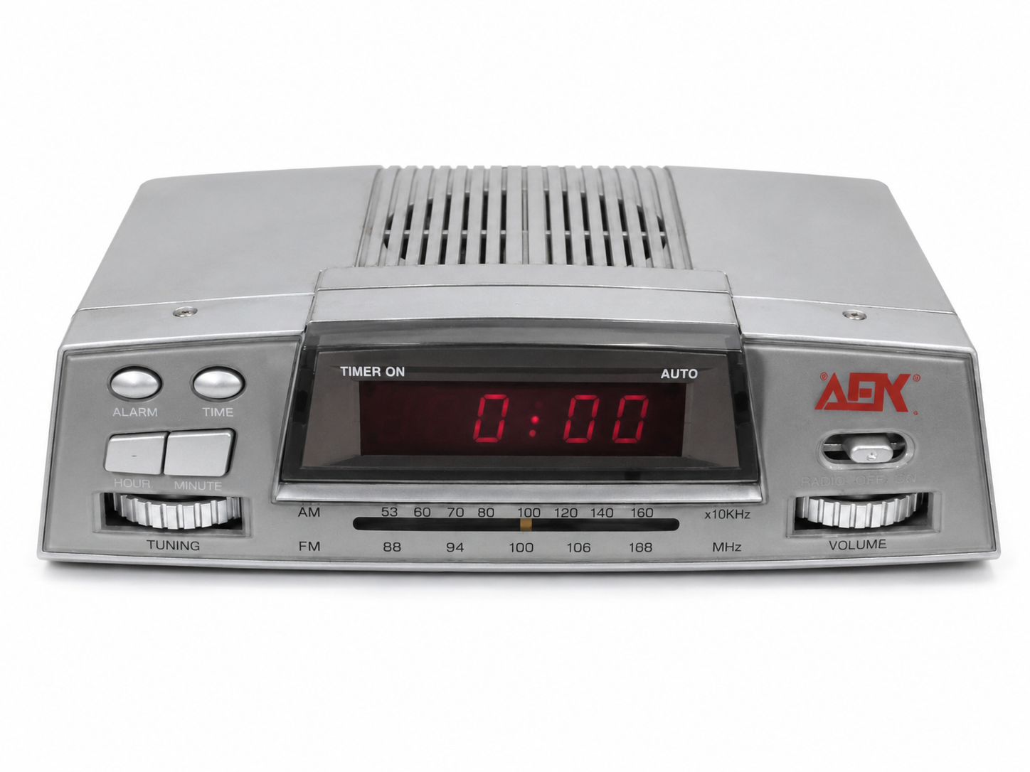 AFK UR-400 vintage rádiós digitális ébresztőóra AM/FM rádióval, ezüst színben, fehér háttéren.