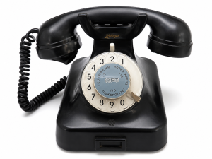 Vintage Heliogen RFT tárcsás telefon fekete bakelit kivitelben, működőképes retro vezetékes telefon gyűjtőknek és lakásdekorációnak.
