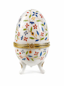 Vintage virágmintás porcelán tojás ékszertartó aranyszínű zárral