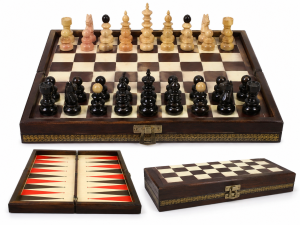3 az 1-ben fa sakk készlet 36×36 cm összecsukható táblával, sakk-, dáma- és ostáblatáblával, esztergált fa sakkfigurákkal.