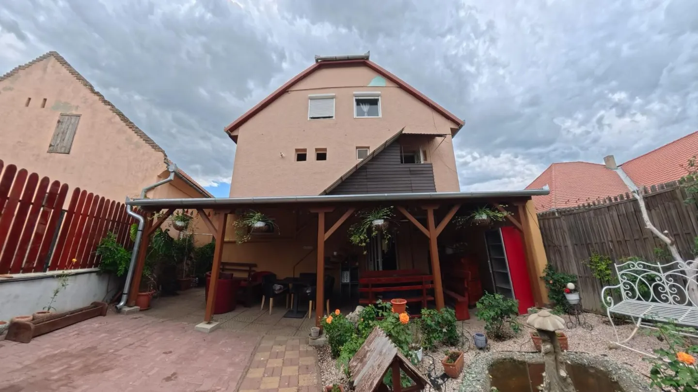 Eladó rendezvényterem és motel Érmihályfalva központjában